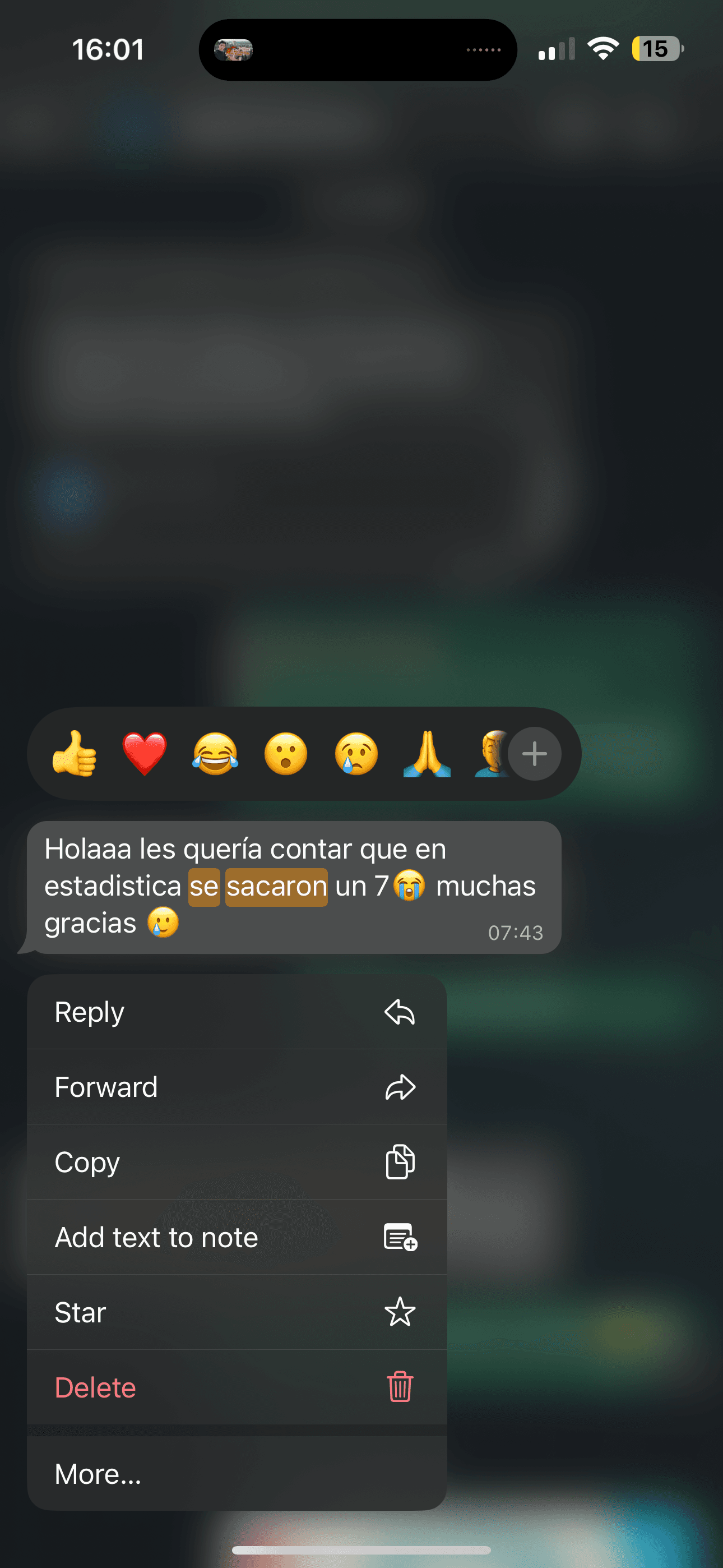 Mensaje de WhatsApp de una clienta contando que en estadística se sacaron un 7